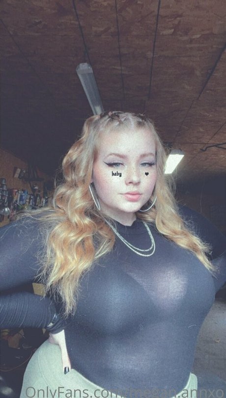 megan annxo model pretty photos