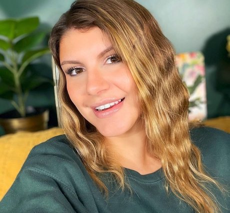 Ashley Elizabeth perfect actress pics