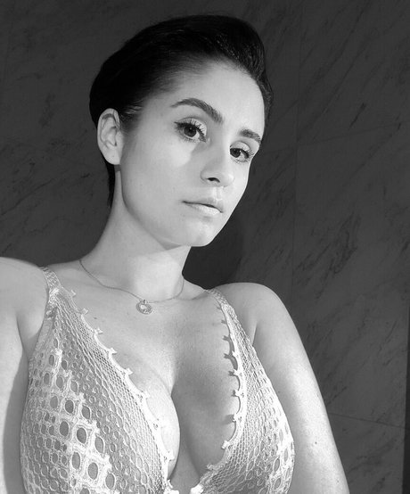 only lika hot star pictures