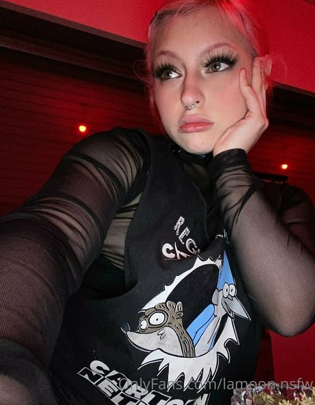 lamoon nsfw pornographic actress picture