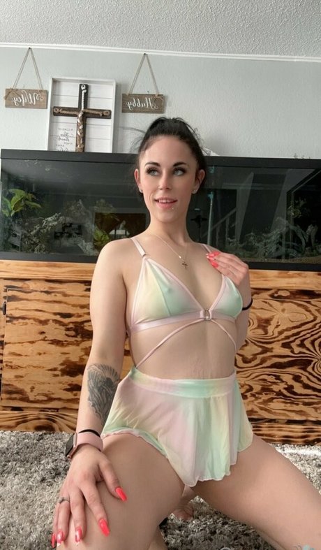 queenbitch1998 model perfect archive