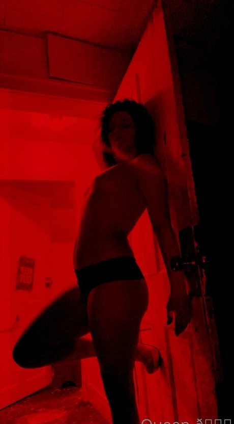 queenbitch1998 model pornographic pics