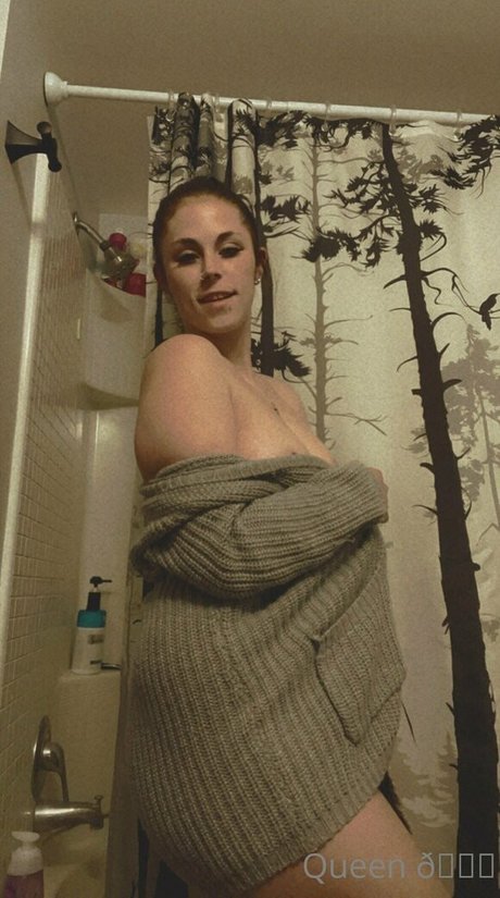 queenbitch1998 pretty actress pictures