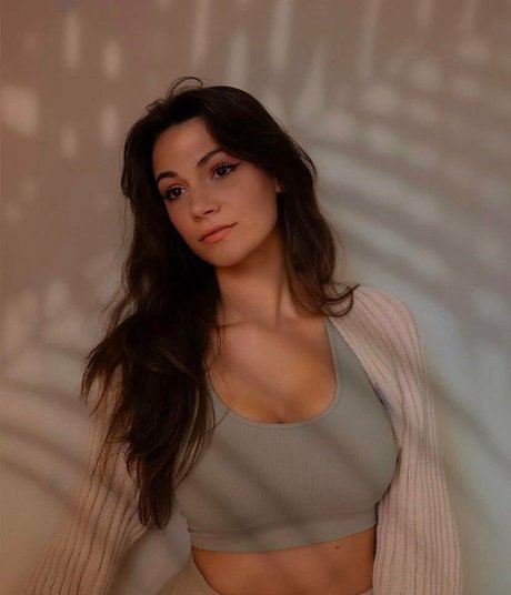 alexiarayeigshid nude model image