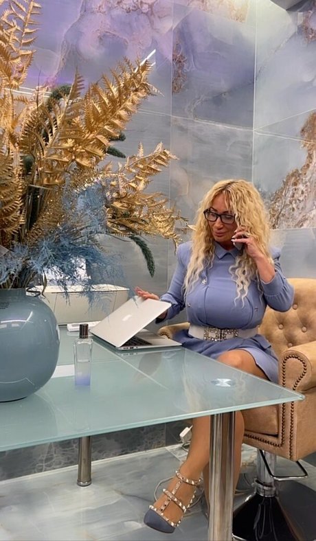 blonde princess onlyfans perfect image