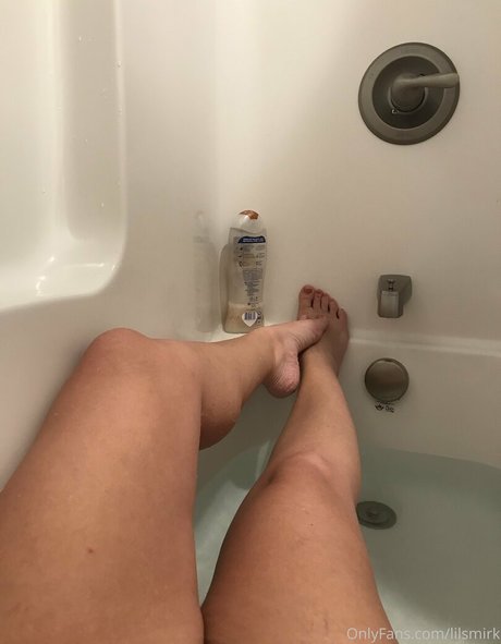 lilsmirk naked pornstar gallery