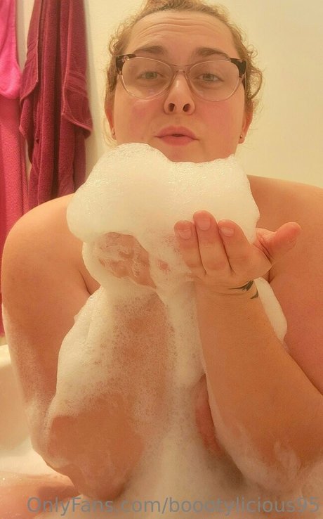 boootylicious95 nudes model images