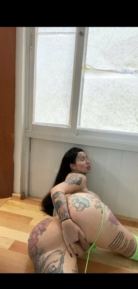 Xomarym hot star image