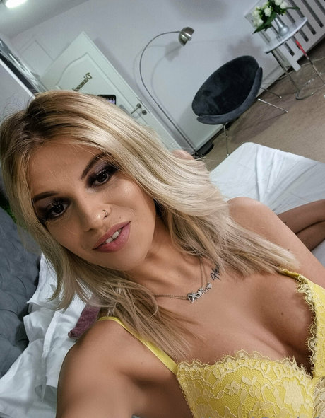 hannahbrooks1 star hd photo