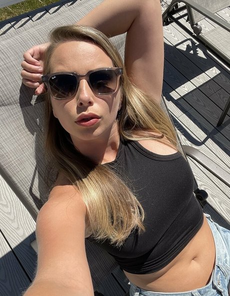 alishadrinksbeer star sexy image