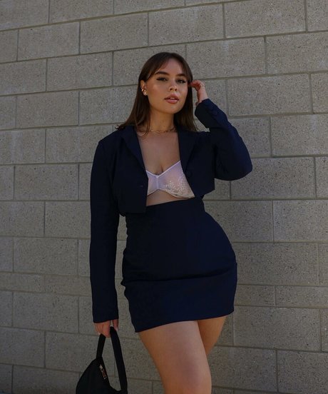 Venezia Cruz pornstar naked galleries