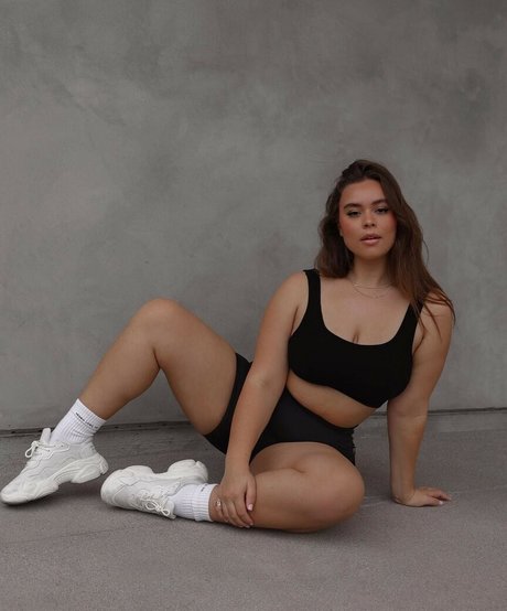 Venezia Cruz sexy star images