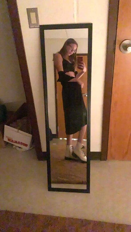 Zee R_ model adult images