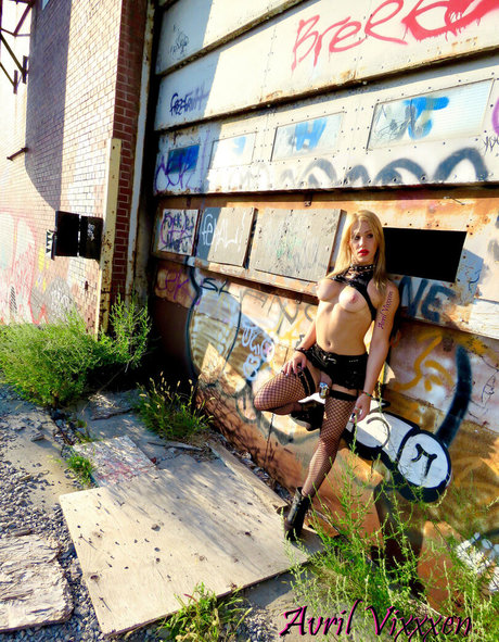 avrilvixxxen art actress images