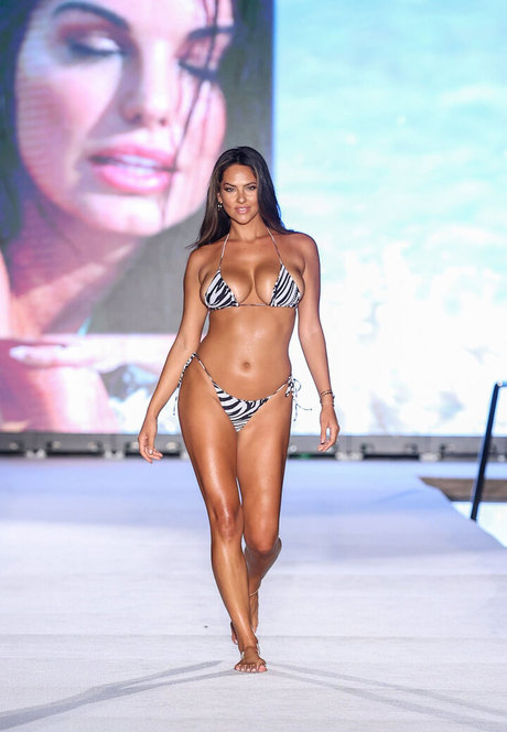 Christen Harper naked model gallery