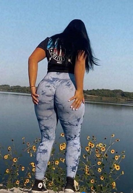 Desdearmon_ beautiful actress pic