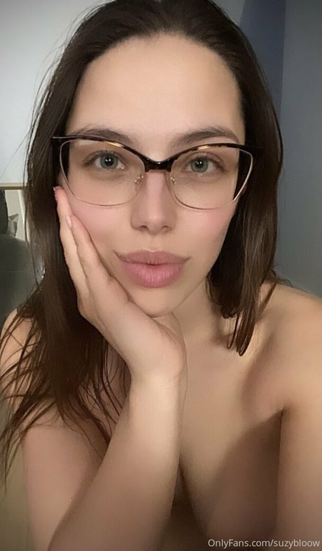 suzybloow model sex pic