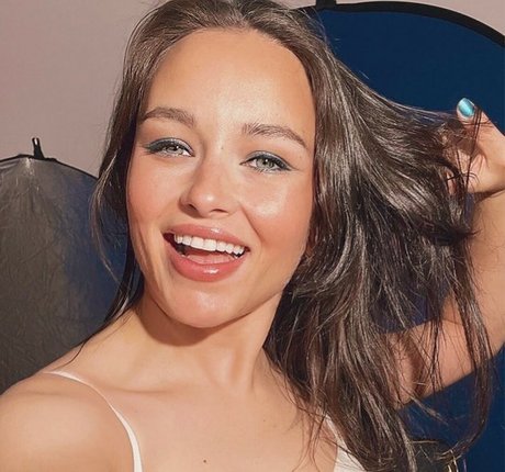 Katherine Ramdeen hot star img