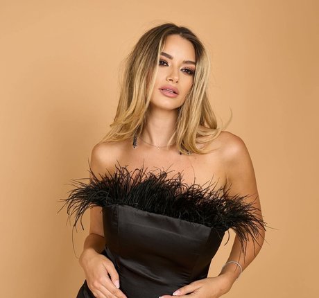 Andreea Ungur pretty star image