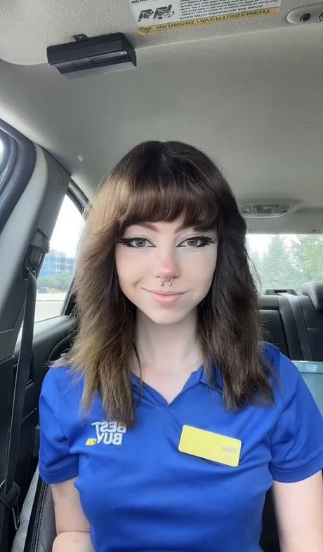 OkayGnomie star high quality pics