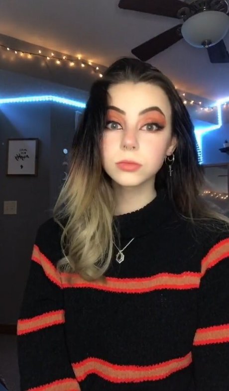 OkayGnomie nice model photos