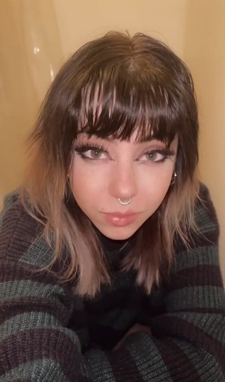 OkayGnomie naked actress picture