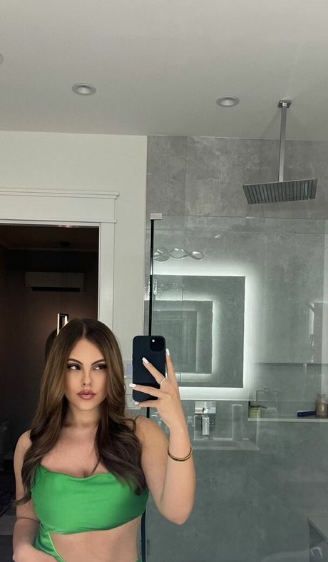 Nicole O pretty actress image