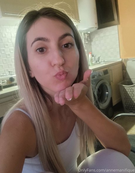 Annemanifique xxx pornstar img