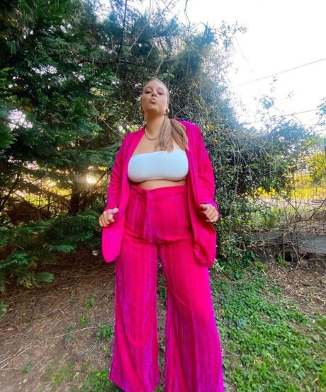 curvy shemale onlyfans nice archive