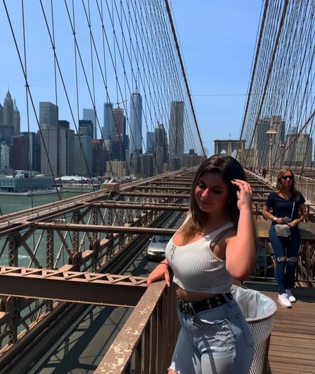 chatting onlyfans free photo