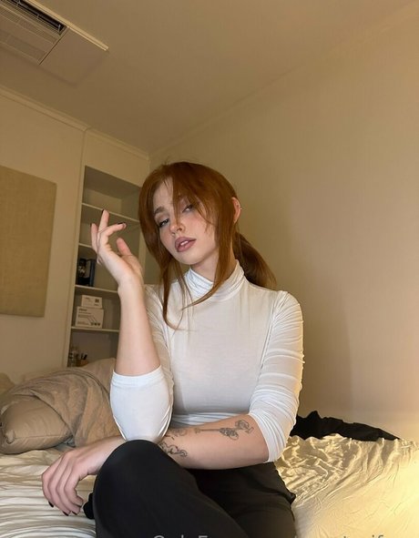 renatarifree beautiful model photo