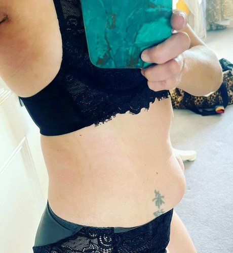 Sarah Cawood star nude photos