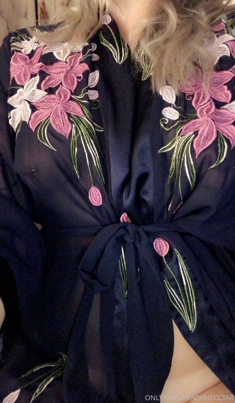 Peach Necctar star nude image