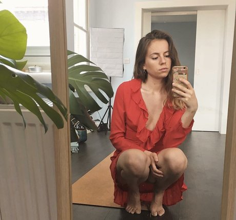 Whispersthe Wolf Asmr porn model picture