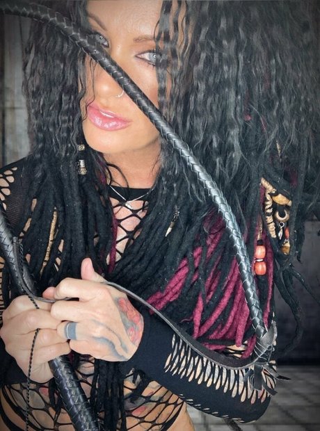 immistressraven beautiful model picture