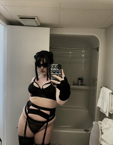 Lizzdoll naked model pics