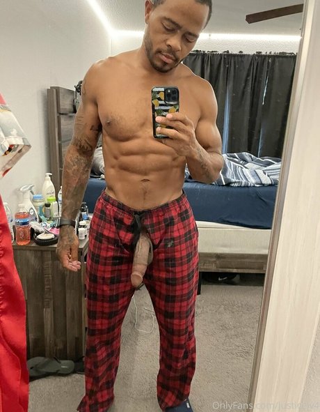 justicelv4 naked model images