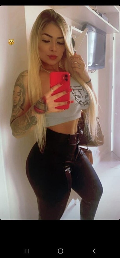 Isatainaa model hot images