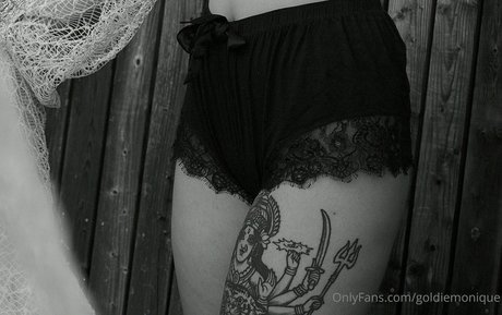 18 onlyfans hot nude image