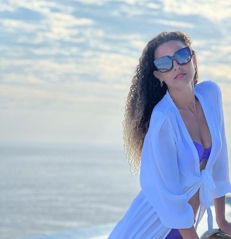 Debby Lagranha hot actress archive