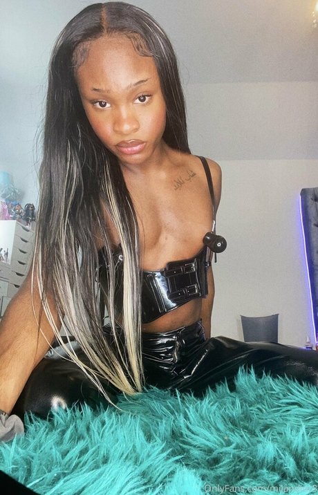 milandior3 naked actress images