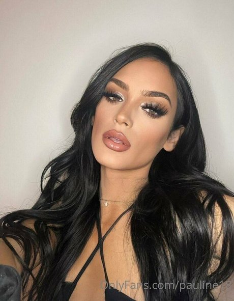 pauline18 naked model img