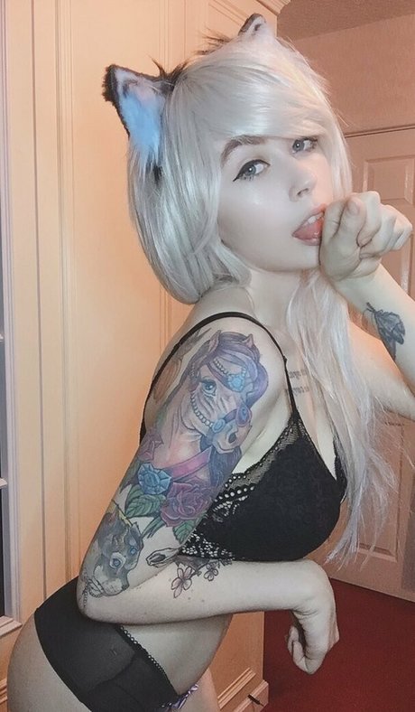 Emberwolf hot model pic