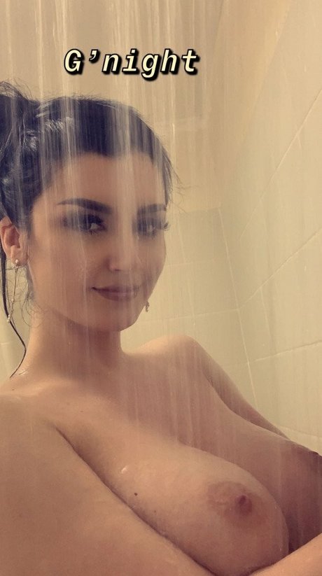 lollynice erotic actress image