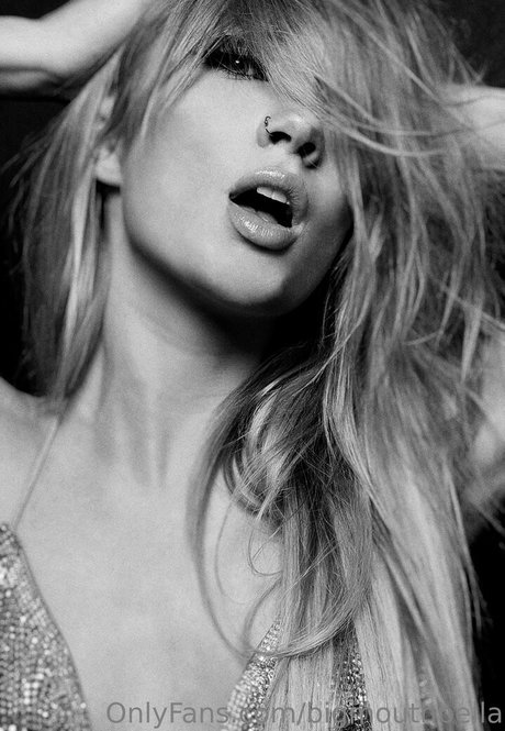 bigmouthbella star nude photo