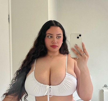 Carragh actress picture