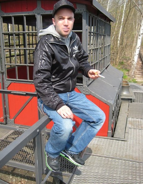 redsntrainers nice model img