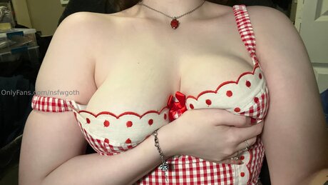 nsfwgoth model pretty photo