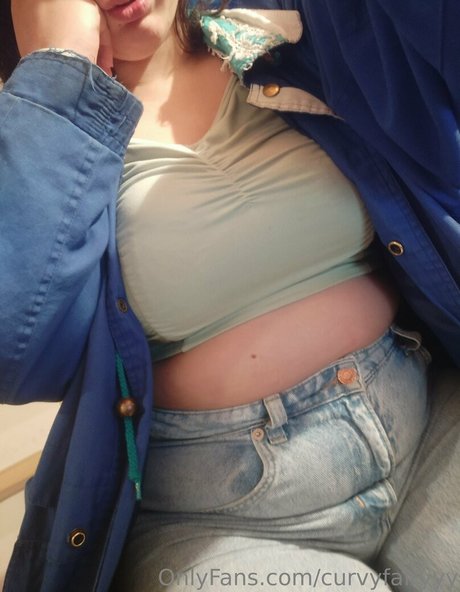 curvyfairyyy nude model pic