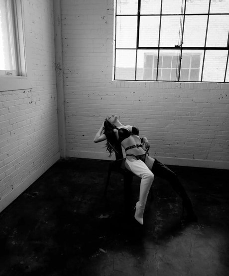 adelinesofficial art model images